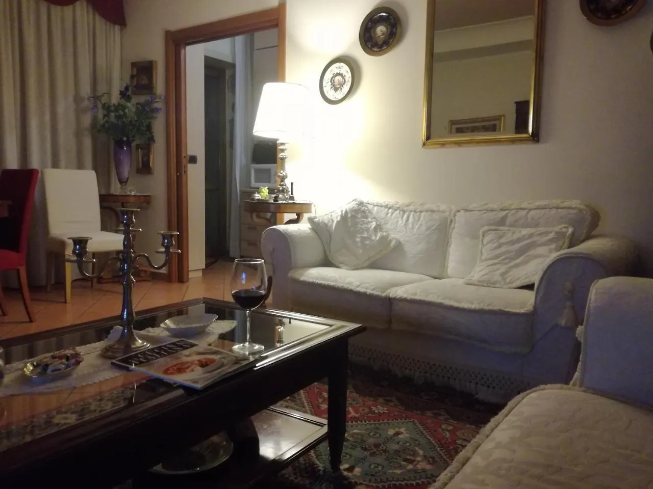 مبيت وإفطار Napoli Porta Di Mare نابولي